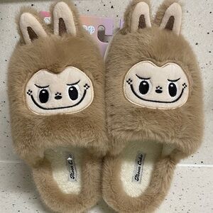NWT.  Moodpops, women’s size Medium (7-8), Labubu slippers.